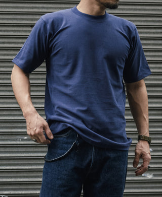 Navy crew-neck short-sleeve T-shirt worn, slight wrinkle texture and straight hem