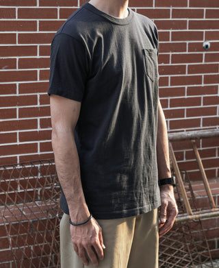 Men's black slub cotton T-shirt with chest pocket, side view