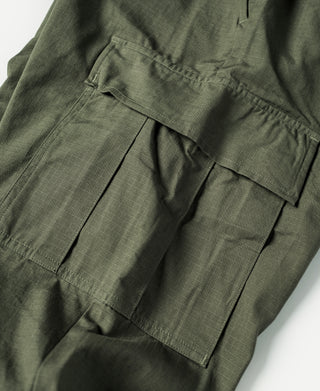 Olive fatigue pants front with inset pleats and rectangular cargo pocket