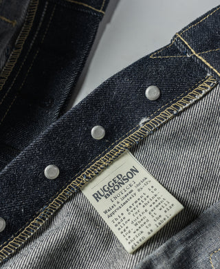 Indigo selvedge denim jeans, button placket with metal buttons and brand label