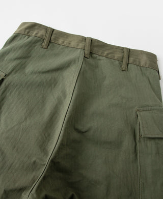 Olive fatigue trousers, waistband with belt loops and button closure