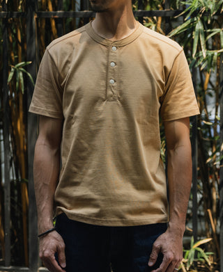 Khaki cotton short-sleeve henley T-shirt with 3-button placket