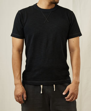 Black crew-neck cotton T-shirt with short sleeves and under-hem detail