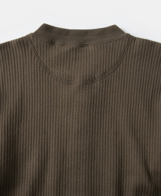 Ribbed long sleeve henley t-shirt with round ribbed collar, olive-brown