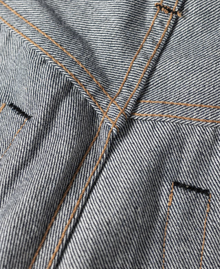 Denim jeans with pocket and belt loops, bar-tack stitching in tan