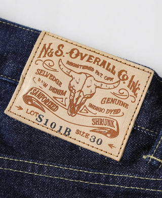 Indigo selvage denim jeans leather-look brand patch at waistband