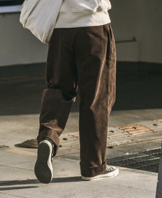 Brown corduroy trousers, tapered look with cuffed hem, front and side detail