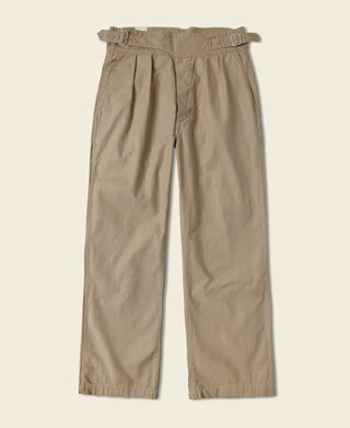 Khaki bermuda pants with belted waist and relaxed straight-leg fit