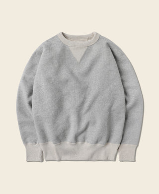 Gray crewneck fleece sweatshirt, ribbed hem and cuffs