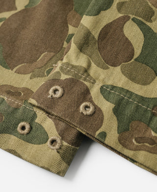 Camouflage cotton pants, cuff with eyelet-style buttons and stitched strap detail.