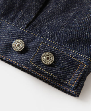 Indigo denim jacket hem with two flap pockets and round metal snap buttons