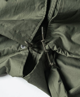 M-65 parka olive front placket with drawstring and buttoned pocket opening