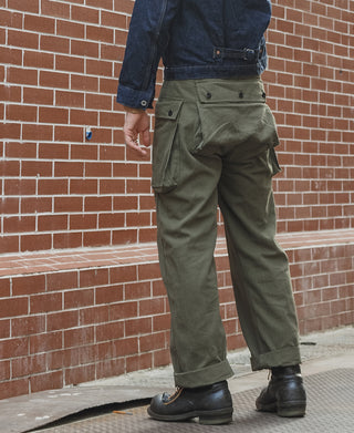 Olive utility cargo pants with side cargo pocket and straight-leg cuff
