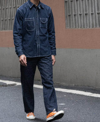Men's dark blue selvedge denim jeans with straight leg and five-pocket styling