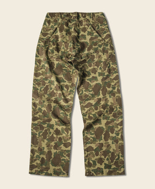 Camouflage cotton cargo pants with belt loops and pleated front, olive-brown pattern