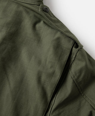 1969 M-65 field jacket olive green shoulder with button and seam