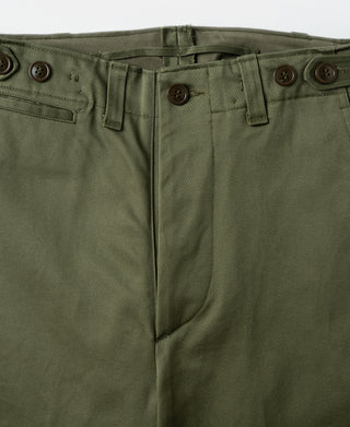 Olive field trousers with centered front seam and multiple belt loops