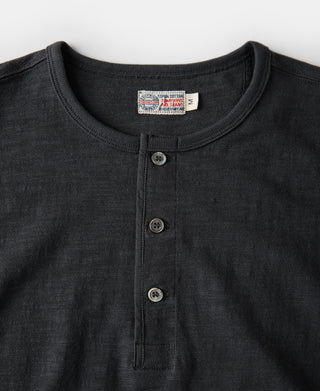 Loopwheel henley T-shirt in black with three-button placket and crew neck