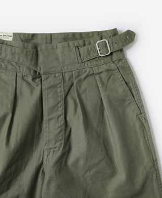 Olive bermuda pants waistband with pleats and metal buckle closure