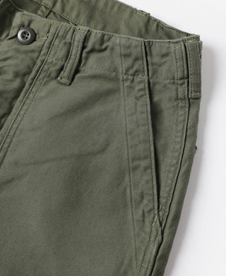 Olive utility fatigue pants close-up, stitched front seam and belt loop