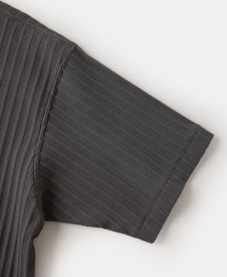 Dark gray ribbed T-shirt short sleeve cuff with ribbed texture