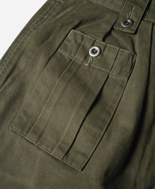 Olive Bermuda pants front with belt loops and two buttoned pocket flaps