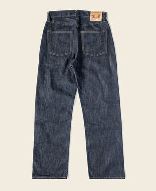 Dark indigo denim jeans with straight legs and waist patch