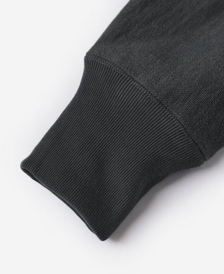 Ribbed black hoodie cuff detail