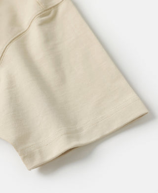 Apricot short-sleeve henley T-shirt bottom hem with side seam stitching