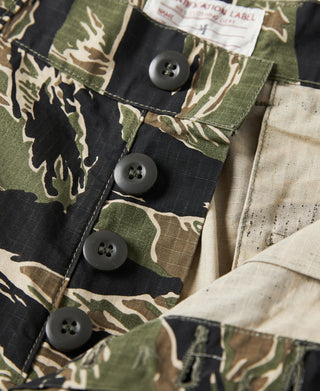 Tiger-camo shorts waistband with label and three buttoned pocket flaps