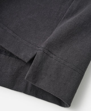 Dark gray cotton T-shirt sleeve hem with double-stitched finish