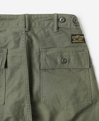 Olive fatigue pants with waistband button, belt loop, and large cargo pocket