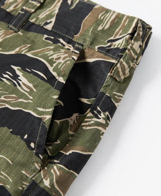 Tiger-camo shorts leg with cargo pocket and stitched hem