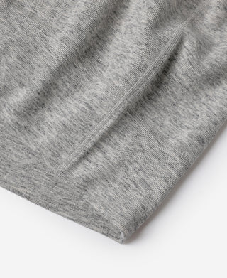 Gray heather short-sleeve shirt hem with clean stitched edge
