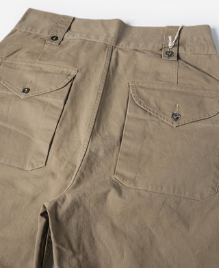 Khaki bermuda shorts with front flap pockets and buttoned side pocket