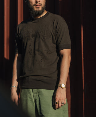 Black waffle-knit pocket T-shirt with crew neck, short sleeves