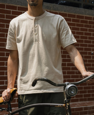 Men’s apricot cotton short-sleeve henley T-shirt with three-button placket