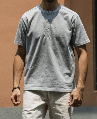 Gray henley T-shirt in cotton with short sleeves and three-button placket