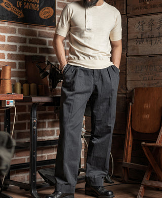 Dark gray IVY-style double-pleated chino trousers with belt loops and cuffs