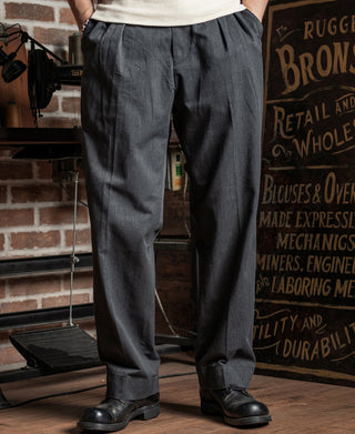 Dark gray double-pleated chino trousers, relaxed fit, cuffed hems