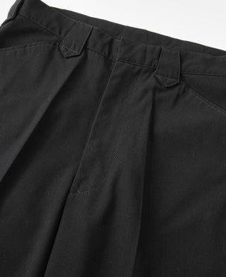 Black rockabilly trousers with pleats and buttoned waistband