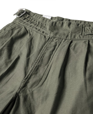 Olive bermuda shorts close-up of pleated waistband and button details
