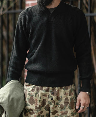 Black V-neck mechanics sweater with long sleeves and ribbed waistband