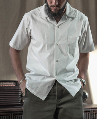 Ivory open-collar short-sleeve shirt, chest pocket and metal-look buttons