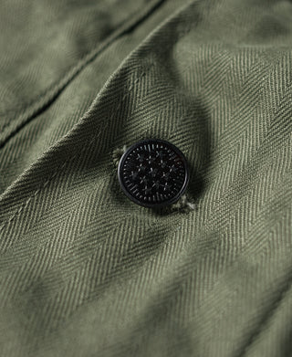 HBT jacket snap button with black rim and star motif, olive green.