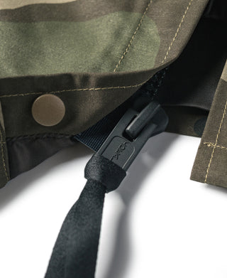 Camo parka buttoned cuff with adjustable webbing strap and plastic buckle