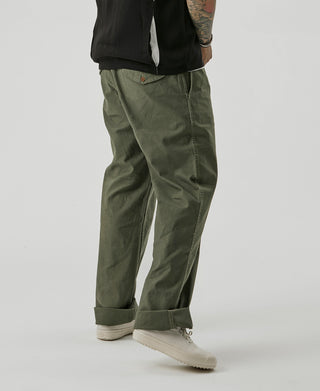 Olive Gurkha bermuda pants with buttoned front and cuffed hem