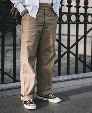 Khaki belted bermuda pants with cuffed hem and multiple front pockets