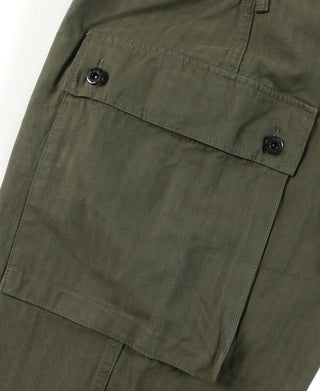 Olive utility shorts pocket with flap and dark button close-up